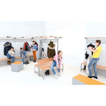 Metallgarderobe mit Höhenverstellung