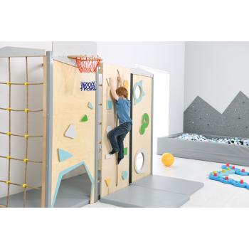Kletteranlage mit Ballspielstationen