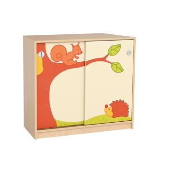 Phantasiewelt Schrank mit Eichhörnchen und Igel