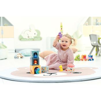 Stapelturm mit Tierfiguren