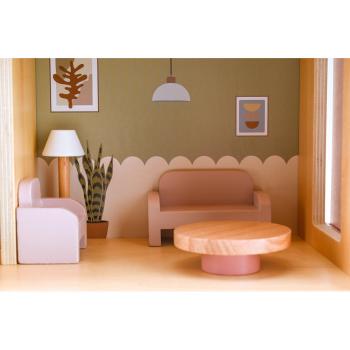 Möbliertes Puppenhaus in Rosa