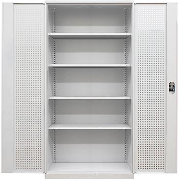 Sportartikelschrank mit Lochblechtüren