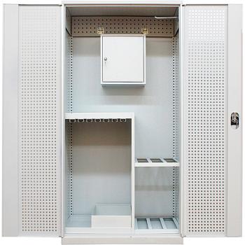 Sportartikelschrank mit Inneneinteilung