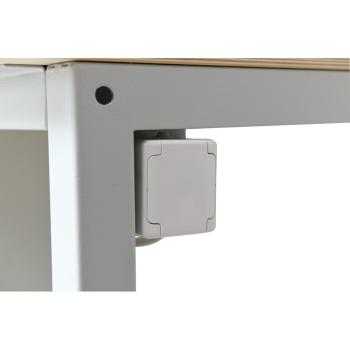 Schüler Werkbank mit Werkzeugwand