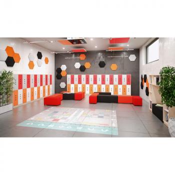 Schulkorridor mit Leseecke und Magischem Teppich