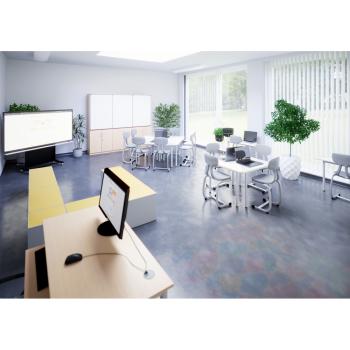 Computerarbeitsraum mit Dreieckstischen Mila