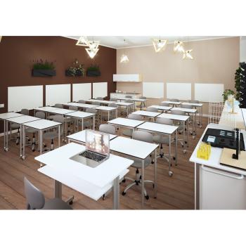 Mobiles Klassenzimmer mit mehreren Tafeln