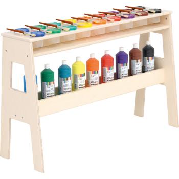 Beistelltisch mit Farben und Farbbecher