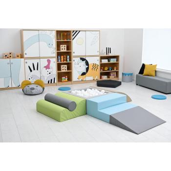 Ballbad quadratisch, mit Schaumstoffbausteinen