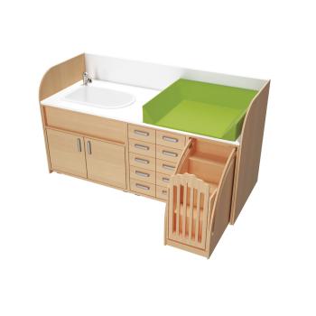 Wickelkommoden-Landschaft, T 90 cm, mit Badewanne, Treppe mit Tür