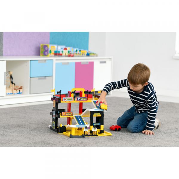 Parkhaus mit Werkstatt