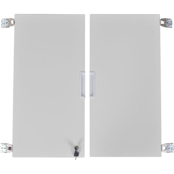 Quadro - Türenpaar mittelgross, 180°, abschliessbar, zur Korpusbefestigung - grau