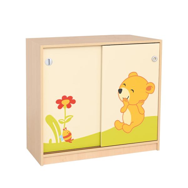 Phantasiewelt Schrank mit Bärchen auf Wiese