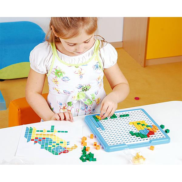 Mosaik-Steckspiel mit Steck-Würfeln