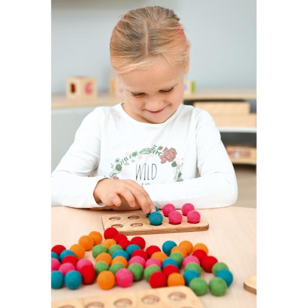 Sortiertafeln mit Filzkugeln zum Rechnenlernen