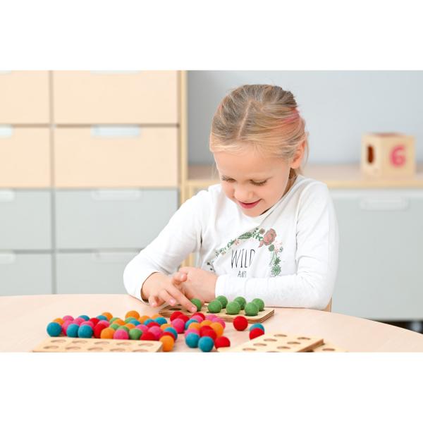 Sortiertafeln mit Filzkugeln zum Rechnenlernen