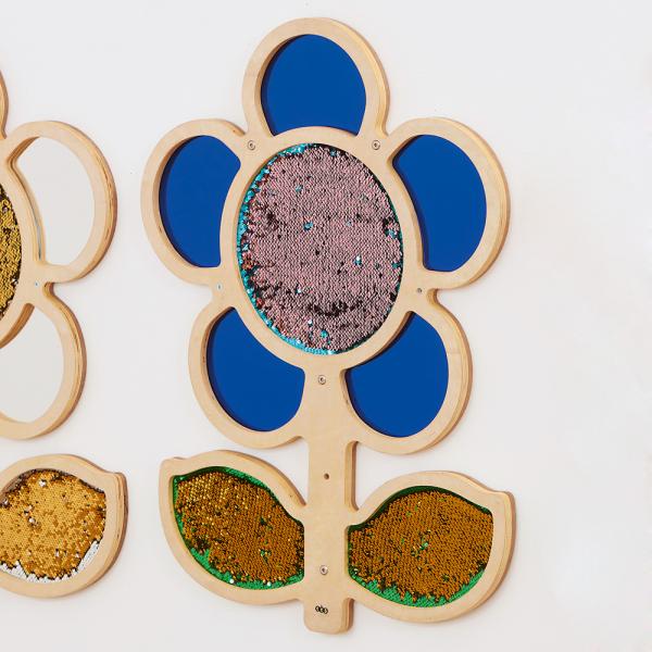 Wanddekoration mit Streichpailletten - Blume, blau