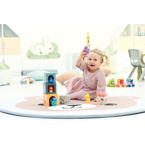 Stapelturm mit Tierfiguren