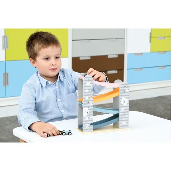 Holzrollbahn mit Autos