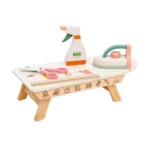 Bügelbrett mit Bügeleisen