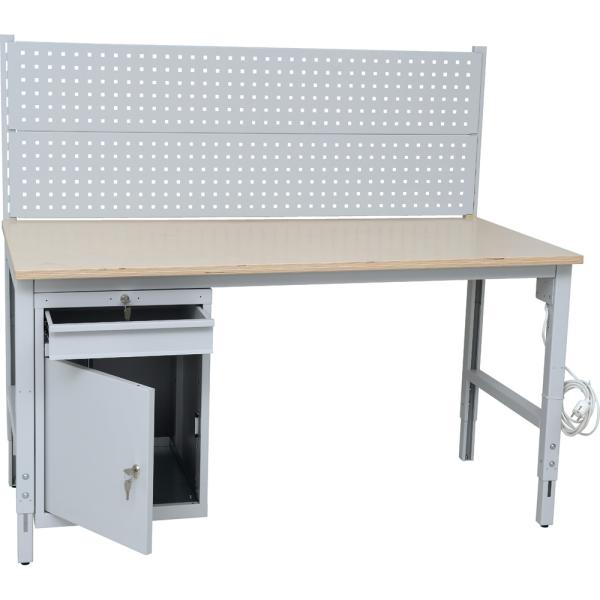 Lehrer Werkbank mit Werkzeugwand und Schrank