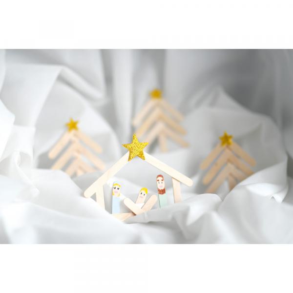 Weihnachtskrippe aus Holzstäben