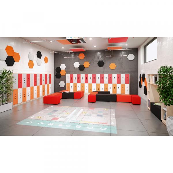 Schulkorridor mit Leseecke und Magischem Teppich