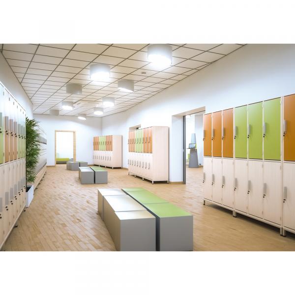 Aufenthaltsraum mit gemütlichem Treehouse