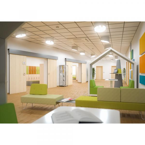 Aufenthaltsraum mit gemütlichem Treehouse