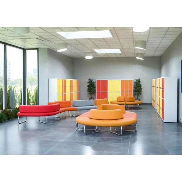 Garderobenraum mit Sitzen Flow