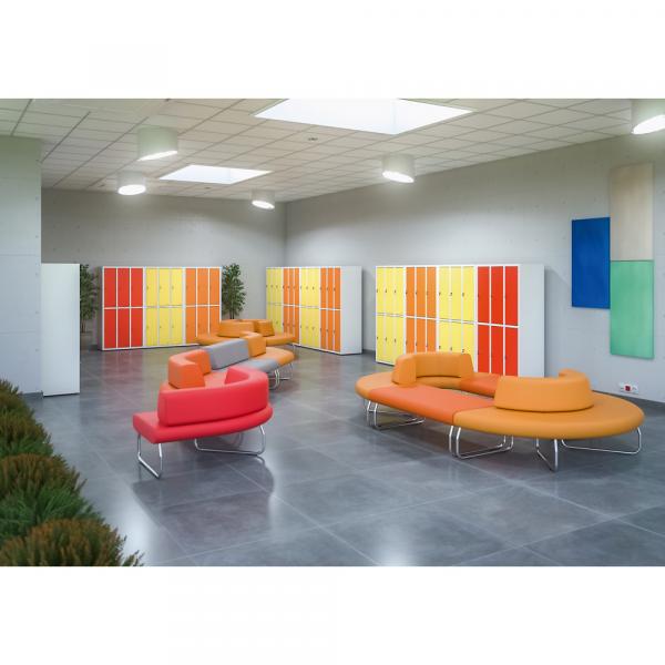 Garderobenraum mit Sitzen Flow