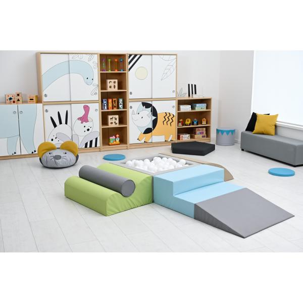 Ballbad quadratisch, mit Schaumstoffbausteinen