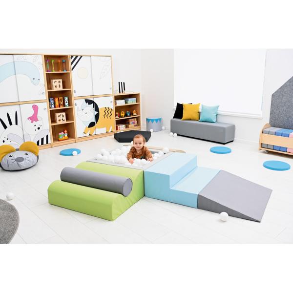 Ballbad quadratisch, mit Schaumstoffbausteinen