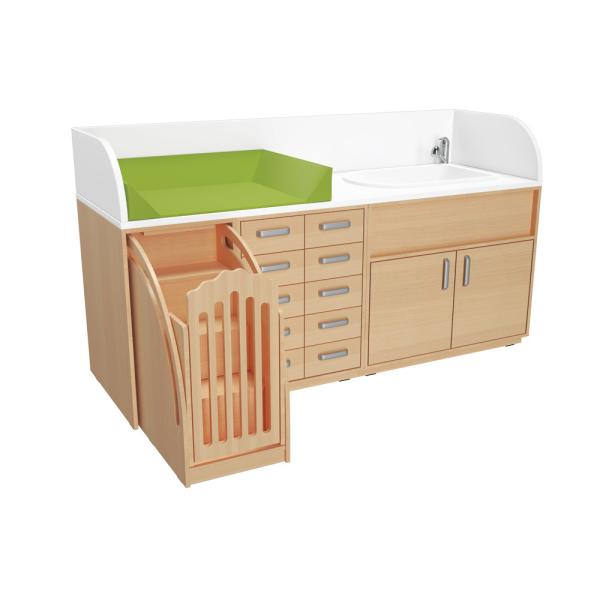Wickelkommoden-Landschaft, T 75 cm, mit Badewanne, Treppe mit Tür