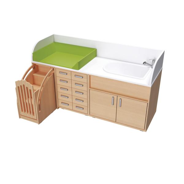 Wickelkommoden-Landschaft, T 75 cm, mit Badewanne, Treppe mit Tür