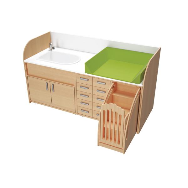Wickelkommoden-Landschaft, T 90 cm, mit Badewanne, Treppe mit Tür