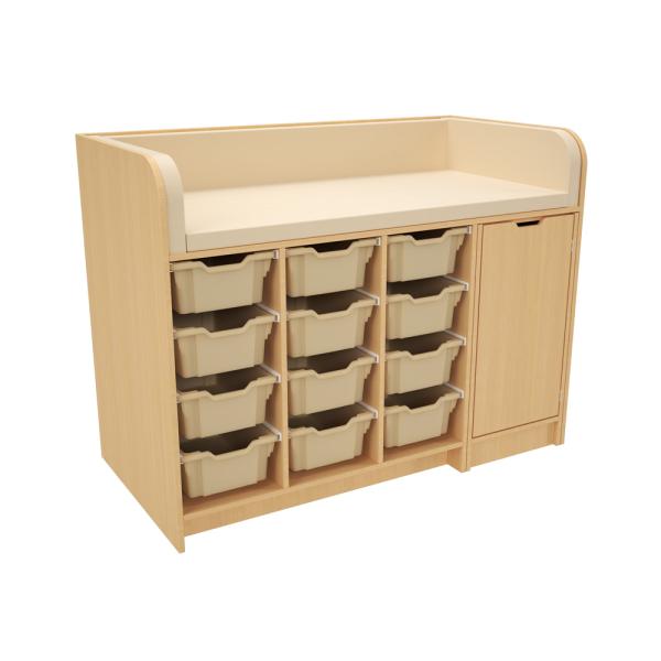 Grosse Wickelkommode mit ausziehbarer Treppe und 12 tiefen Behältern