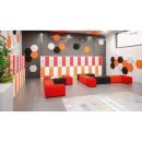 Schulkorridor mit Leseecke und Magischem Teppich